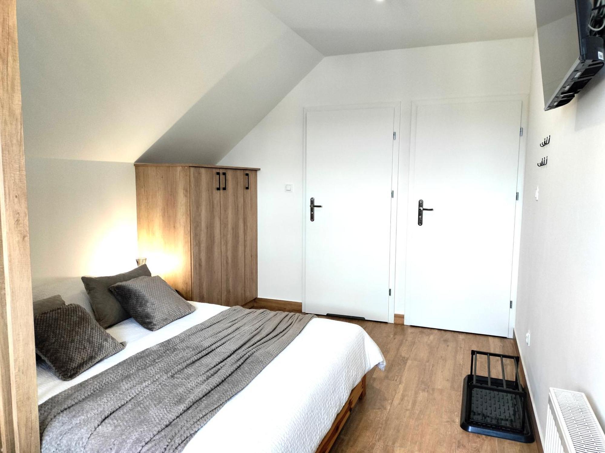 Agroturystyka Jodlowa - Rodzinne Apartamenty W Centrum Gor Swietokrzyskich - Sala Zabaw, Zwierzeta, Bilard Krajno-Zagorze Extérieur photo