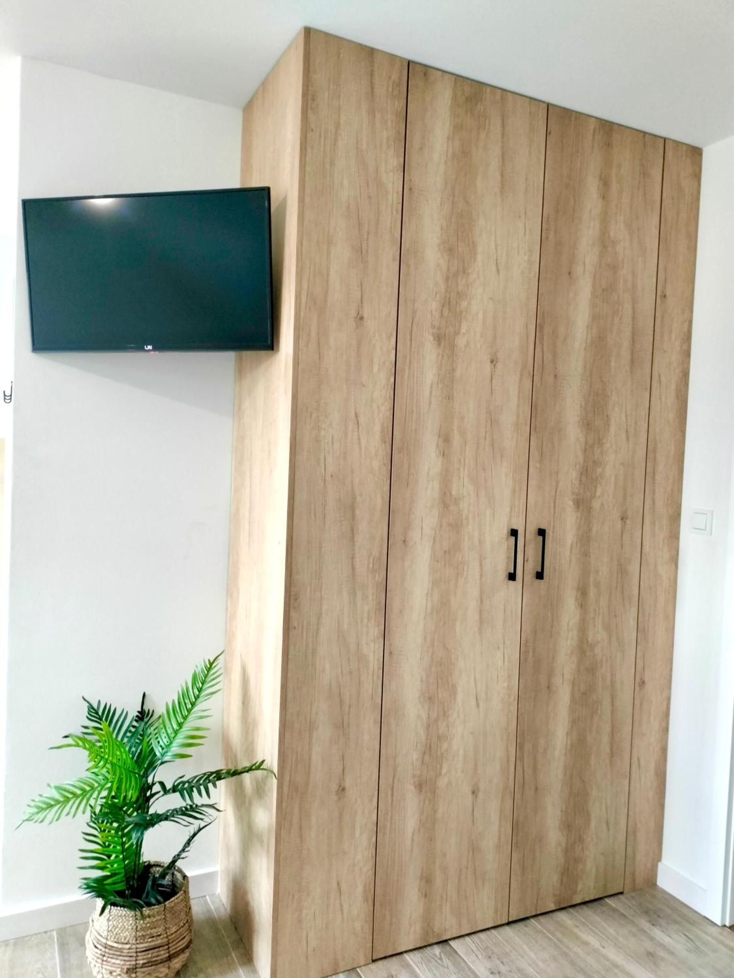 Agroturystyka Jodlowa - Rodzinne Apartamenty W Centrum Gor Swietokrzyskich - Sala Zabaw, Zwierzeta, Bilard Krajno-Zagorze Extérieur photo